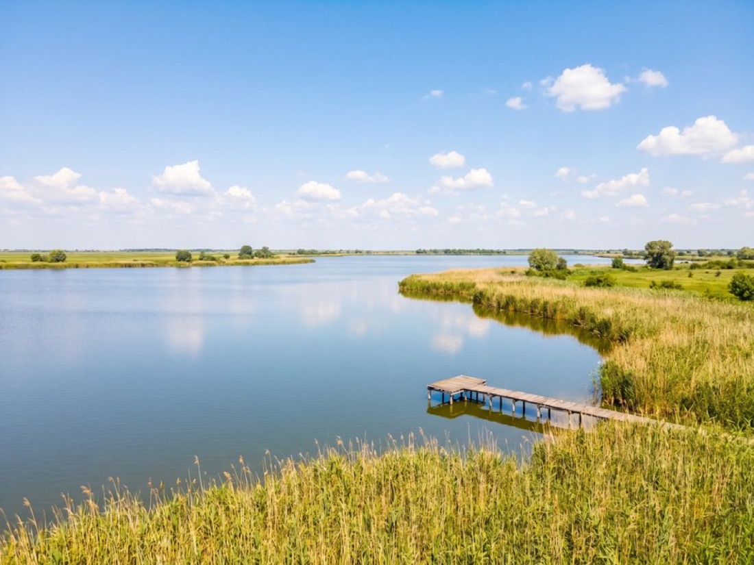 Priveliște spre lacul Golovița de la Casa Lebăda, Jurilovca